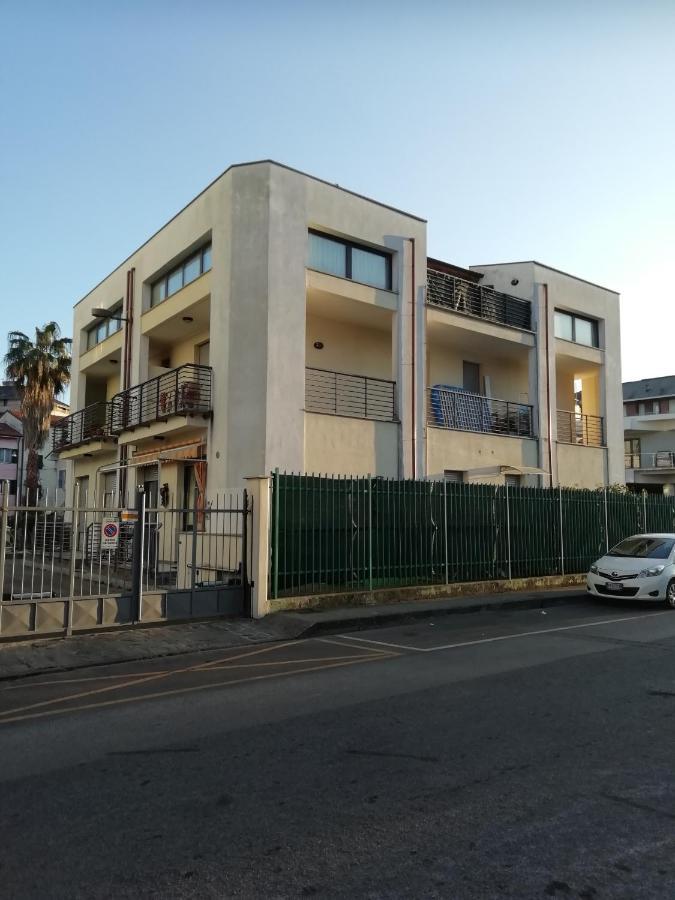 Appartamento Via Giorgio Canale 72 Chiavari Bagian luar foto
